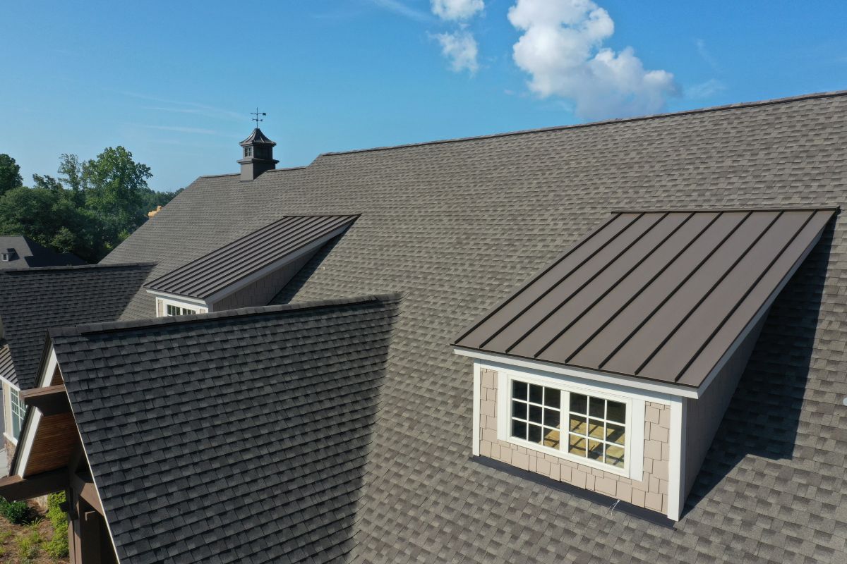 Comparison of hip roof and gable roof styles for roofing services